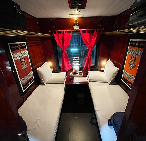 Vic Sapa Train - S Journey Vietnam